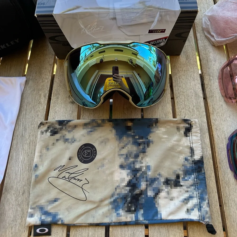 Mark McMorris Signature Oakley Airbrake XL - Picture 4 of 11